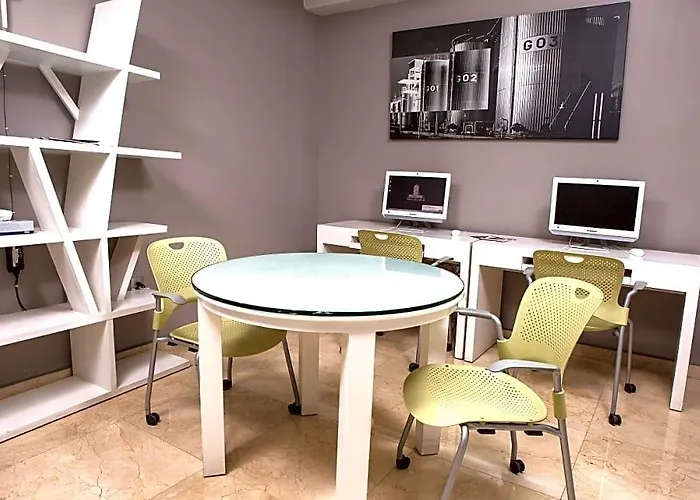 Del Angel Aparthotel